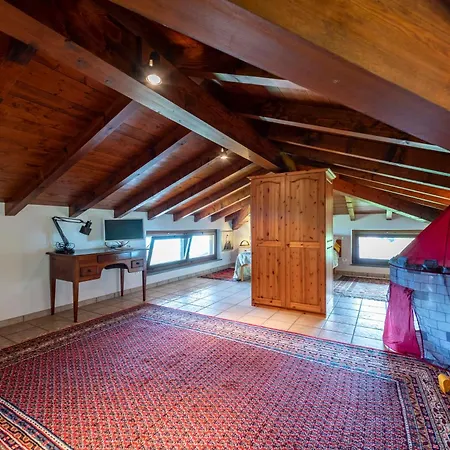 Tatil Evi Il Dipinto Sul Center: Terrace, Garden And Privare Garage - Happy