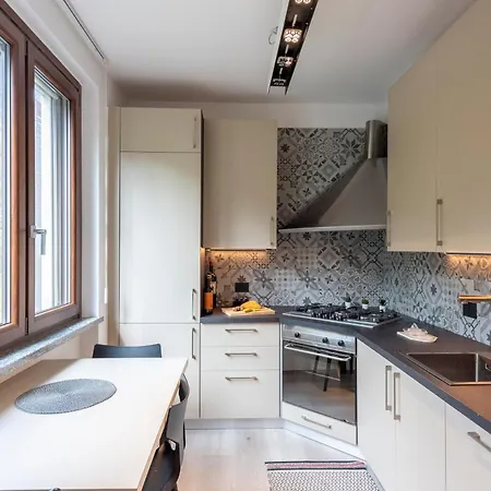 Tatil Evi Il Dipinto Sul Center: Terrace, Garden And Privare Garage - Happy Stresa