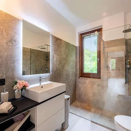 Il Dipinto Sul Center: Terrace, Garden And Privare Garage - Happy Tatil Evi Stresa