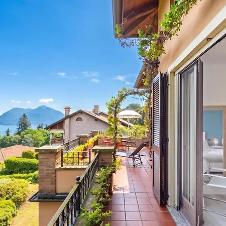 Tatil Evi Il Dipinto Sul Center: Terrace, Garden And Privare Garage - Happy Stresa